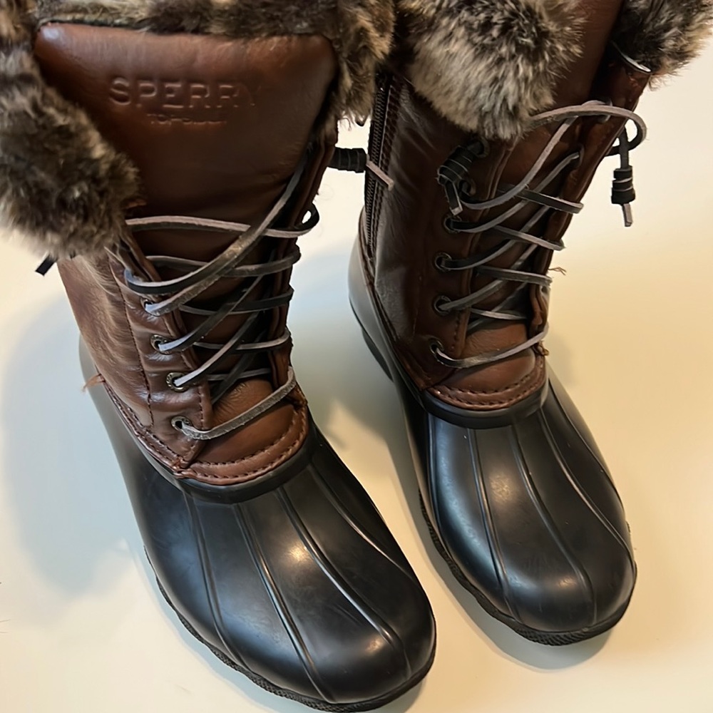 NWOT girls Sperry duck boots size 2.